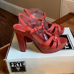 Frye Grace T strap sandals